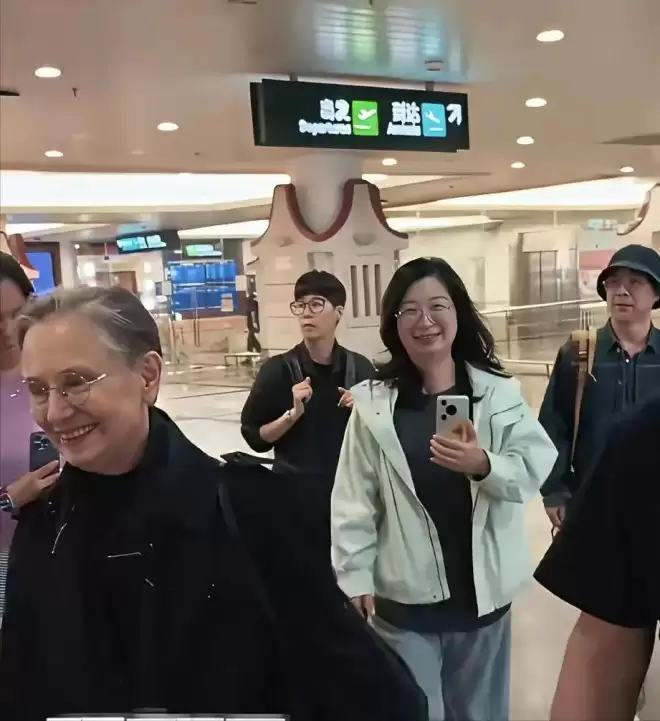 周华健带洋媳妇回潮汕！65岁妻子满头银发