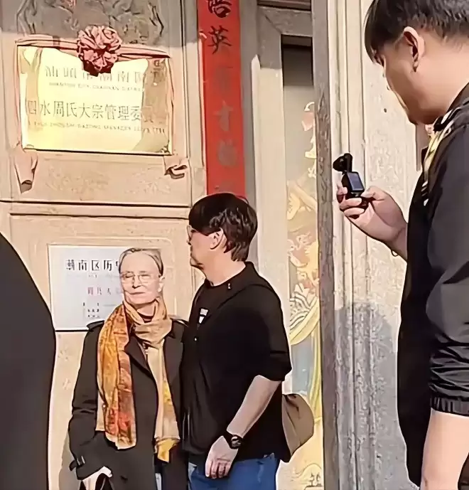 周华健带洋媳妇回潮汕！65岁妻子满头银发