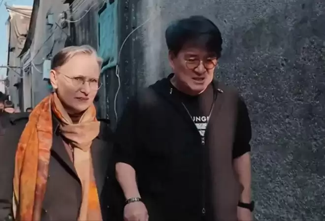 周华健带洋媳妇回潮汕！65岁妻子满头银发