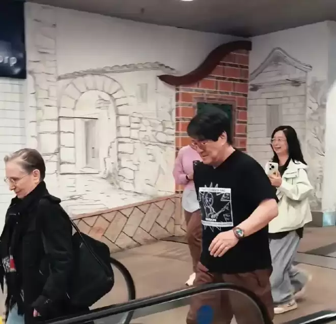 周华健带洋媳妇回潮汕！65岁妻子满头银发