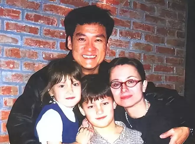 周华健带洋媳妇回潮汕！65岁妻子满头银发