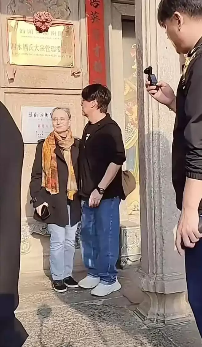 周华健带洋媳妇回潮汕！65岁妻子满头银发