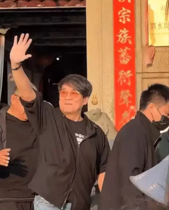 周华健带洋媳妇回潮汕！65岁妻子满头银发