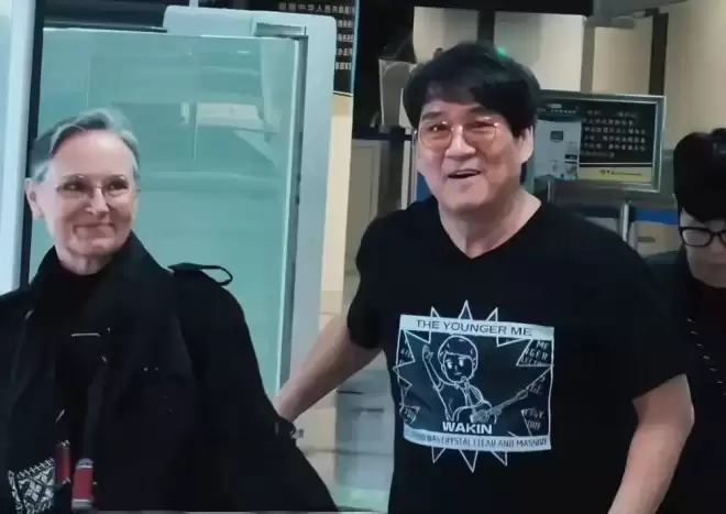周华健带洋媳妇回潮汕！65岁妻子满头银发