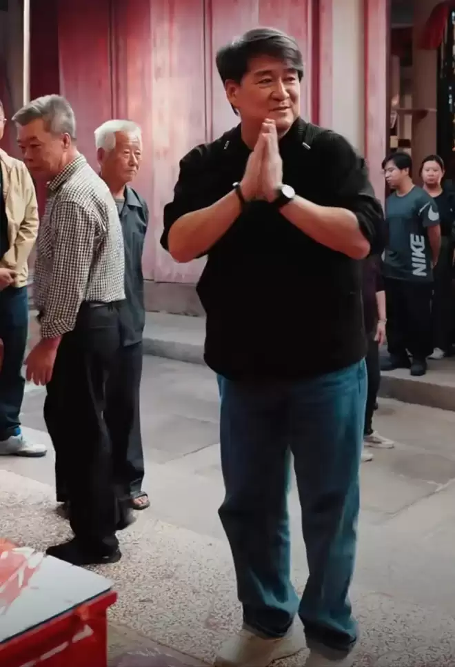周华健带洋媳妇回潮汕！65岁妻子满头银发
