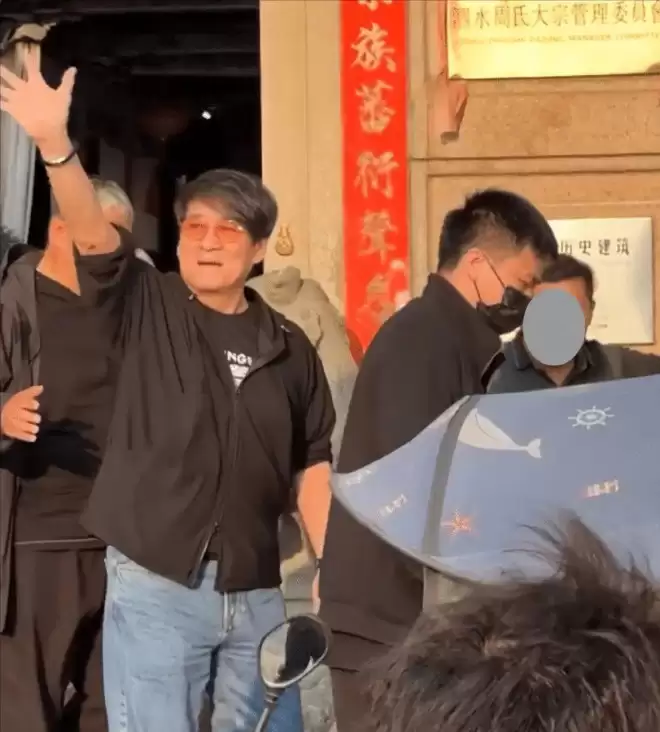 周华健带洋媳妇回潮汕！65岁妻子满头银发