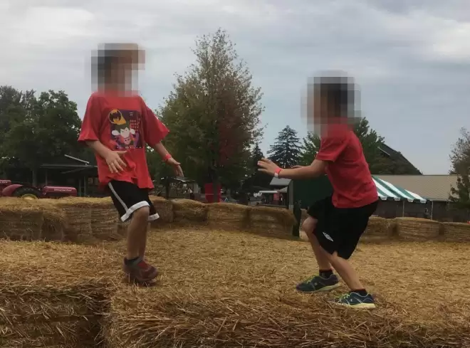 加拿大12岁男孩惨遭同性养母虐待身亡！辱骂凌虐、断食囚困！