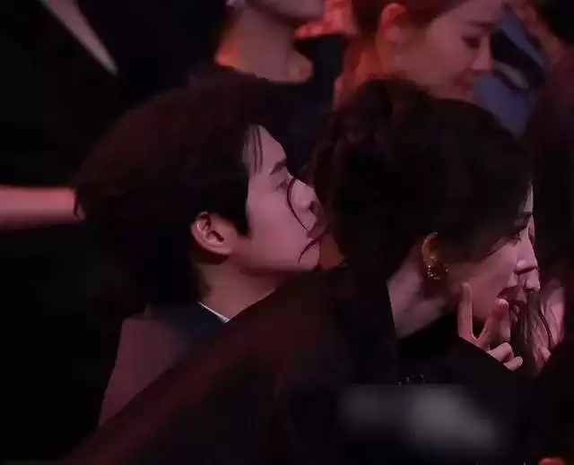 好抓马！杨幂魏大勋意外同框，众星表情精彩