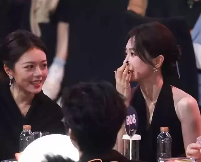 好抓马！杨幂魏大勋意外同框，众星表情精彩