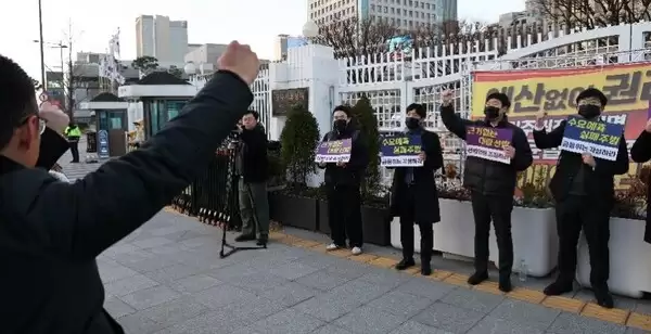 裁员提速！三名初级会计师8小时的活AI1小时搞定