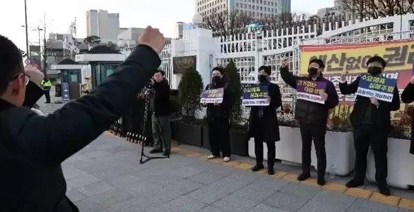裁员提速！三名初级会计师8小时的活AI1小时搞定