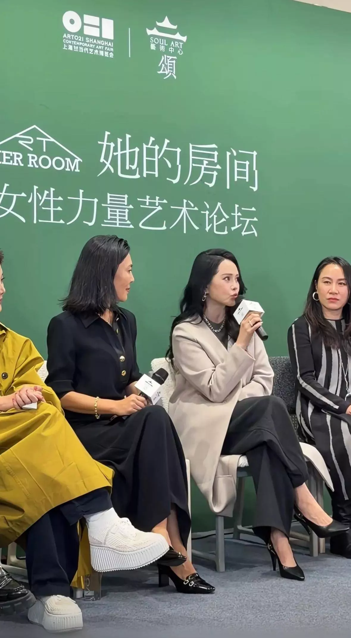伊能静艺术展生图吓到网友，和精修图判若两人