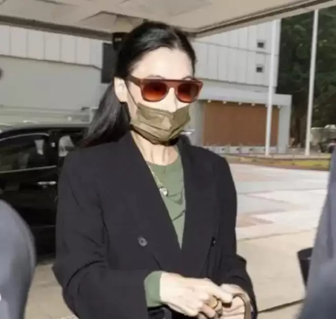张柏芝遭前经纪人索赔上千万，憔悴暴瘦现身法庭