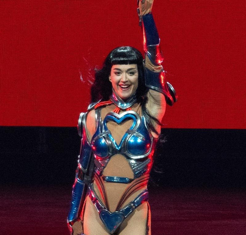 凯蒂佩芮社群解禁 与杜鲁多日本放闪照登上Instagarm