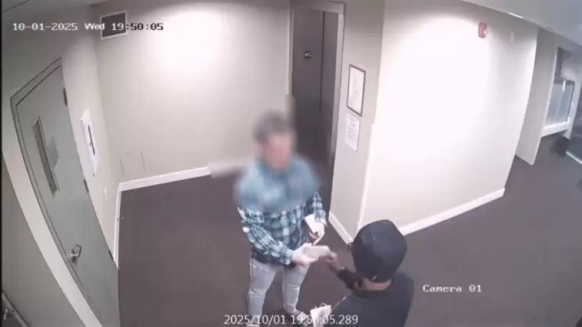 【有片】私让手机变抢劫 约大堂交收也遇袭 警发片追缉两匪