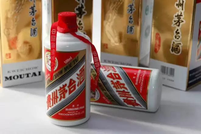 茅台价格跌回十年前 现在年轻人为什么不买账了?