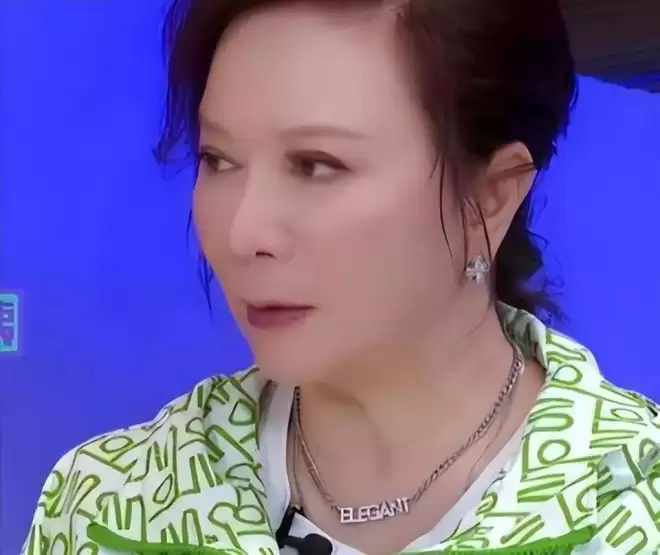 64岁身价千万的蔡明现状，给不婚主义提了个醒