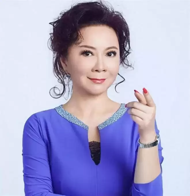 64岁身价千万的蔡明现状，给不婚主义提了个醒