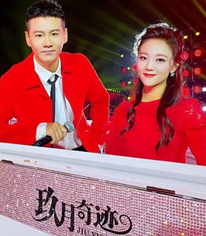 玖月奇迹离婚两年被爆又复婚，如今开始登台演出，肚子显形