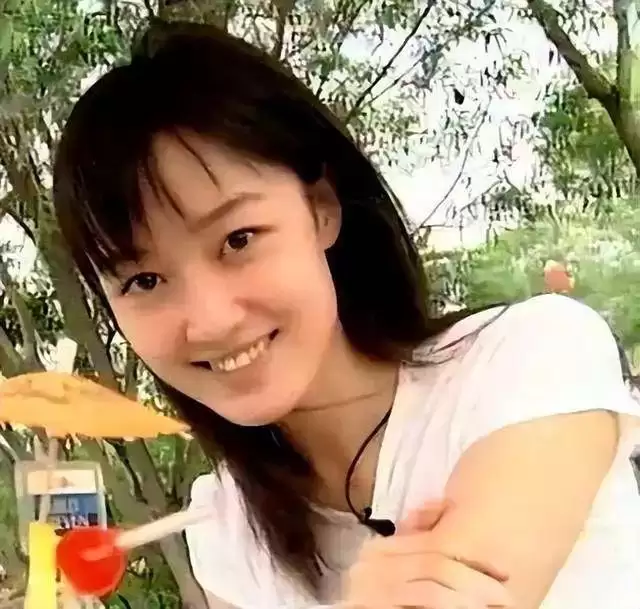 她是“最风流”女主持，曾将2个有妇之夫玩弄于股掌