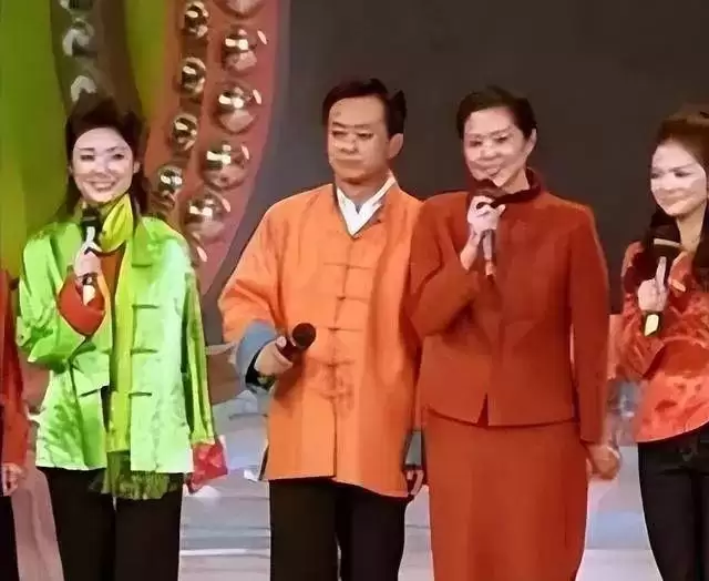 她是“最风流”女主持，曾将2个有妇之夫玩弄于股掌