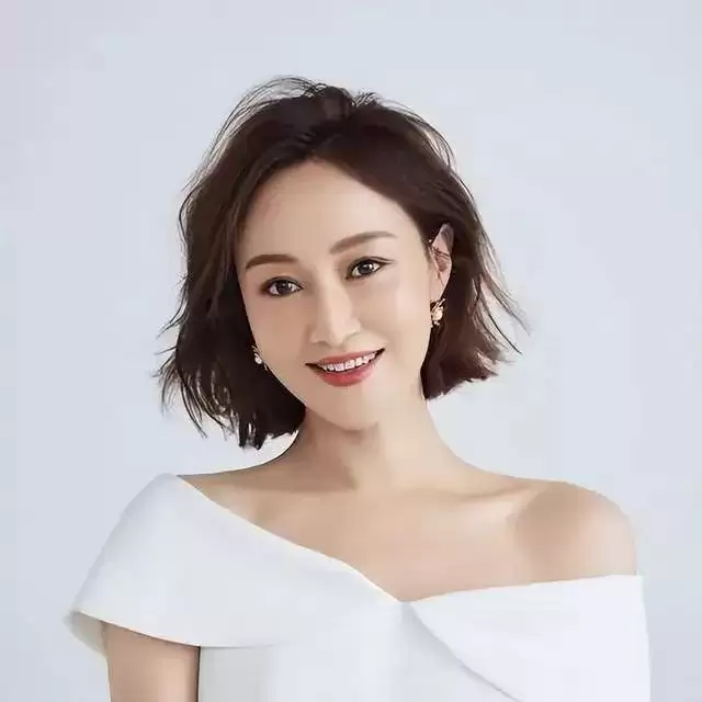 她是“最风流”女主持，曾将2个有妇之夫玩弄于股掌