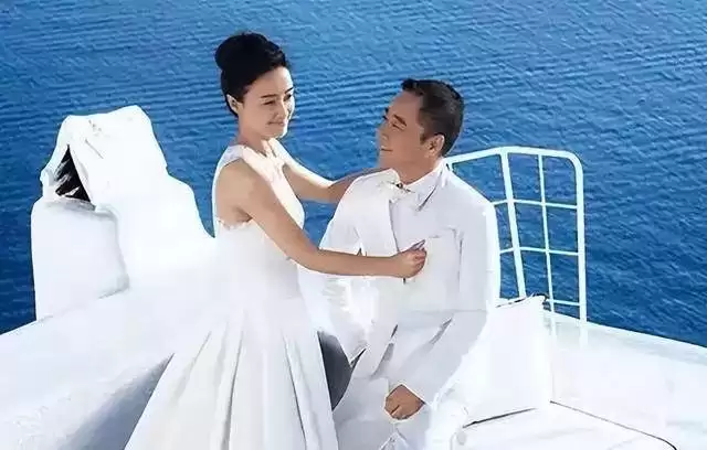 她是“最风流”女主持，曾将2个有妇之夫玩弄于股掌