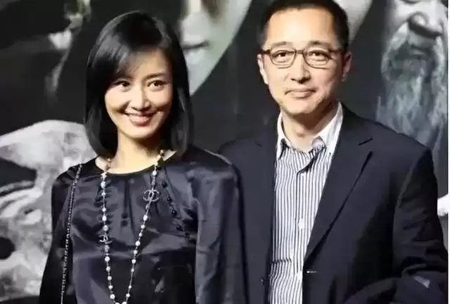 她是“最风流”女主持，曾将2个有妇之夫玩弄于股掌