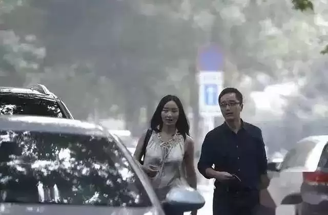 她是“最风流”女主持，曾将2个有妇之夫玩弄于股掌