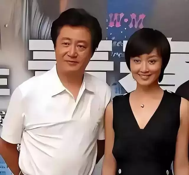 她是“最风流”女主持，曾将2个有妇之夫玩弄于股掌