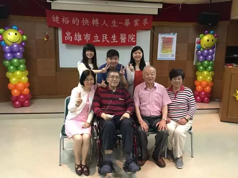 举办“人生毕典”癌末夫无憾谢妻 一周后离世