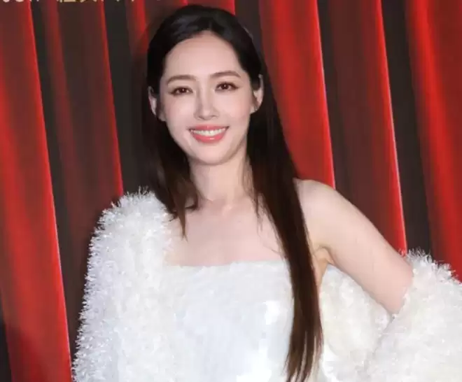 郭碧婷自曝和向佐两地分居，靠孩子联络感情...