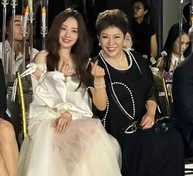 郭碧婷自曝和向佐两地分居，靠孩子联络感情...
