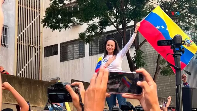 诺贝尔和平奖得主马查多下落不明 其女儿代母领奖