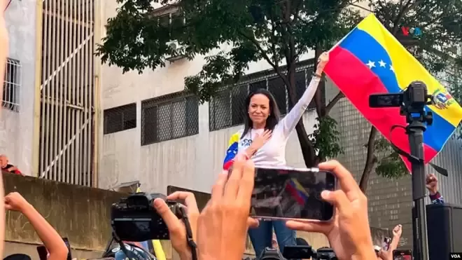 诺贝尔和平奖得主马查多下落不明 其女儿代母领奖