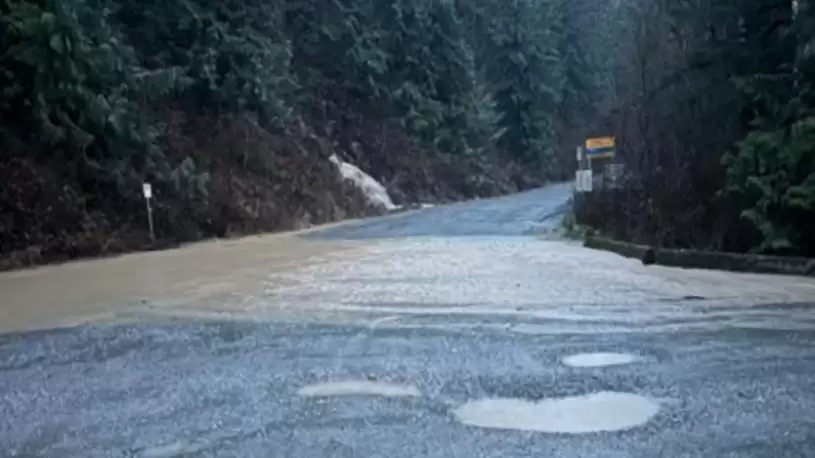【突发】卑诗应急厅长：情况瞬息万变！洪水导致两条高速公路封闭