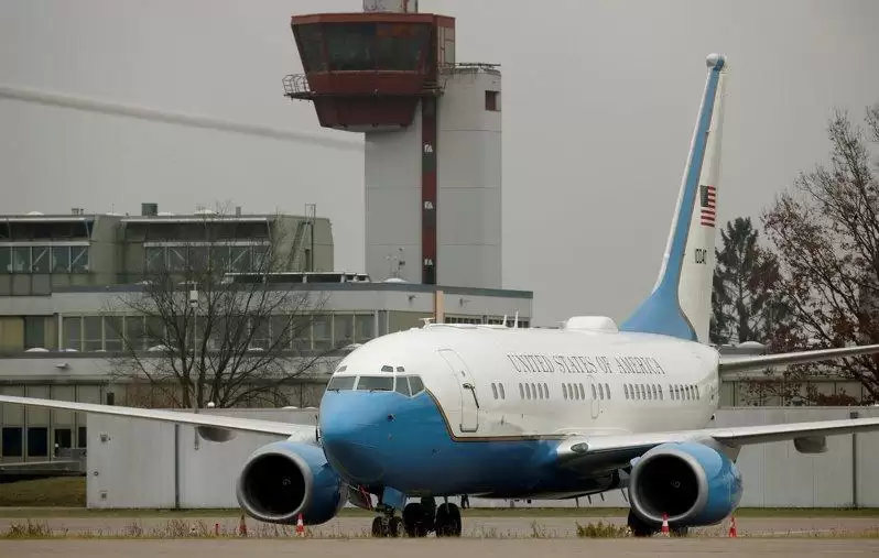 美军运输机在日本短暂升空3分钟 神秘行动引发猜测