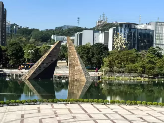 前同事900万买的房子，跌得她不敢查价格了