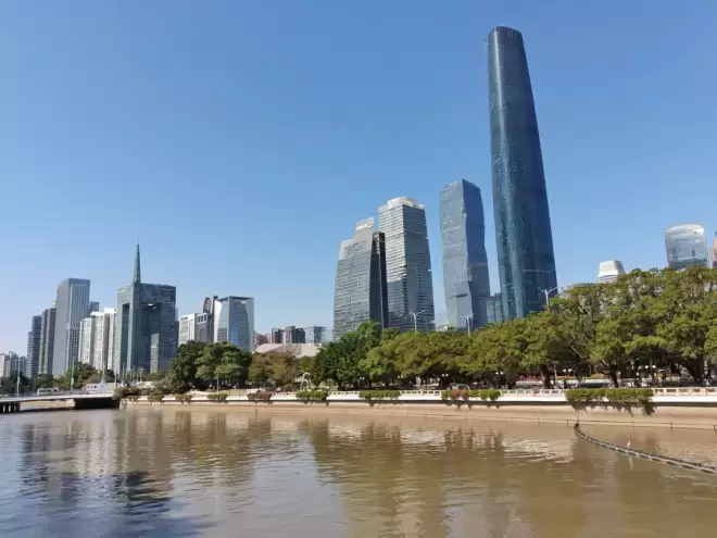 前同事900万买的房子，跌得她不敢查价格了