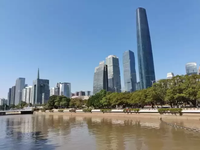 前同事900万买的房子，跌得她不敢查价格了