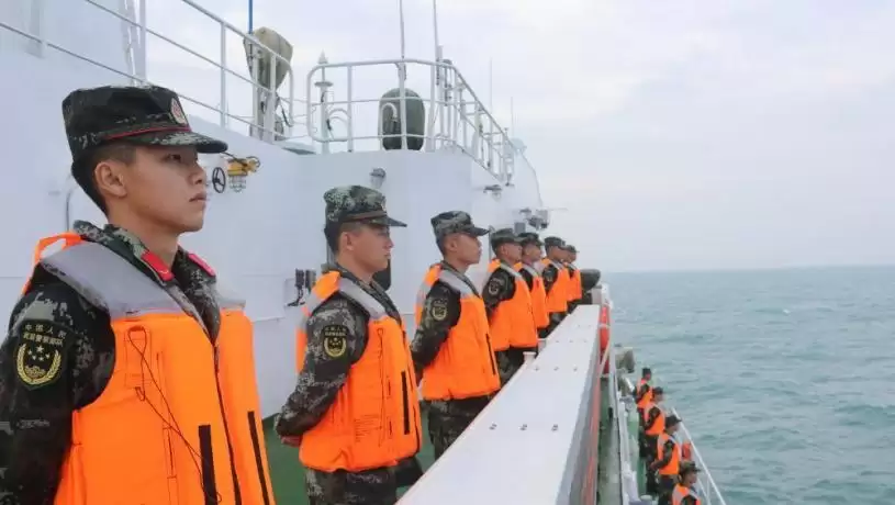 菲律宾船只赴中国仙宾礁海域挑衅  中国海警依法驱离