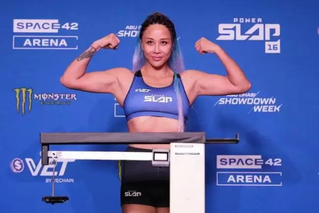 中央美院毕业 中国女子参加世界扇耳光大赛