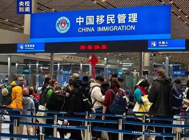 中国高调清查“双重身份”！加拿大华人机场被拦、户口当场注销！