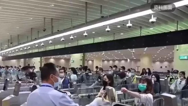 中国高调清查“双重身份”！加拿大华人机场被拦、户口当场注销！