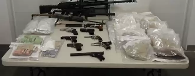 列治文华人家搜出芬太尼、枪！你家隔壁可能就是制毒工厂！