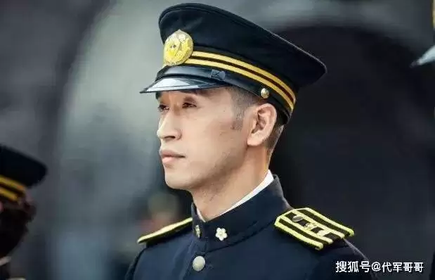 爸爸是导演，妈妈是演员，47岁演《大生意人》终于红了