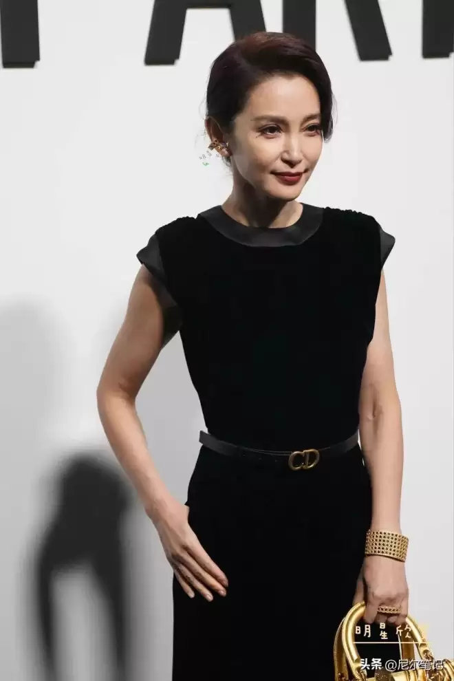 迪奥活动：李冰冰老了，王子文脸垮僵硬
