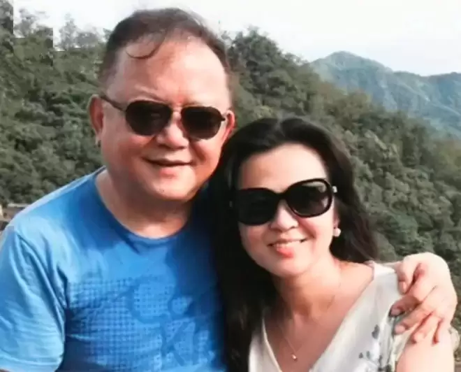77岁王刚垂垂老矣，妻子却要为真爱照顾三位老人