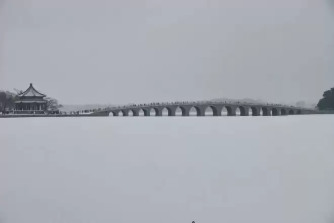 北京下雪了，颐和园美成一幅画！