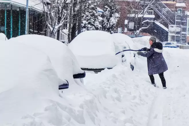 加拿大天气乱套了：冬季风暴、暴雨和大雪同时冲击加拿大各地